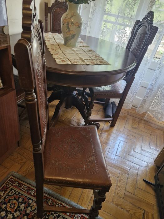 Vendo mesa de sala extensível com 6 cadeiras