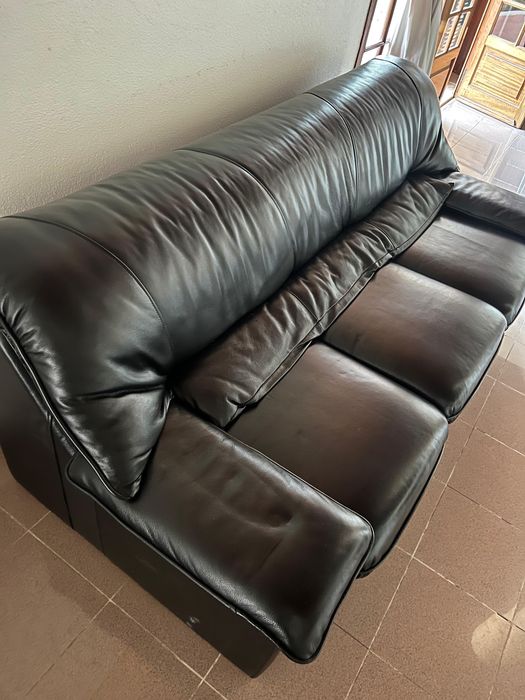 Sofá preto em pele como novo