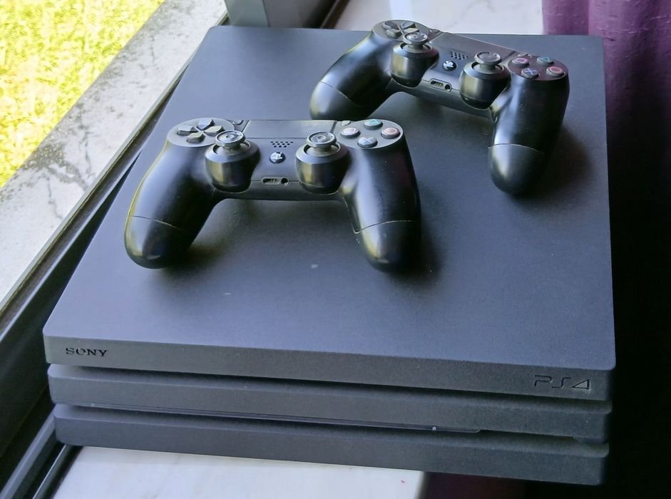 PS4 Pro - Desbloqueada - Bom Estado