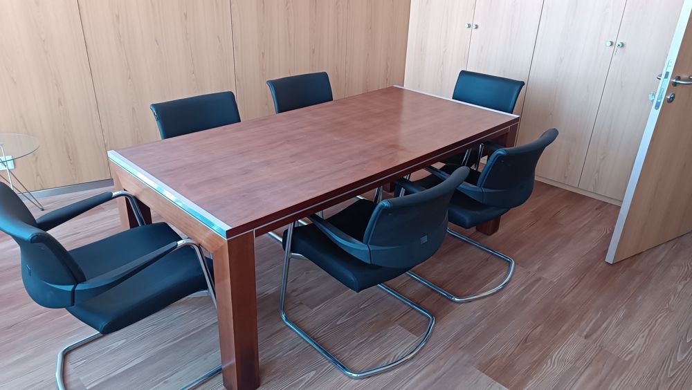 Cadeiras de escritório pretas