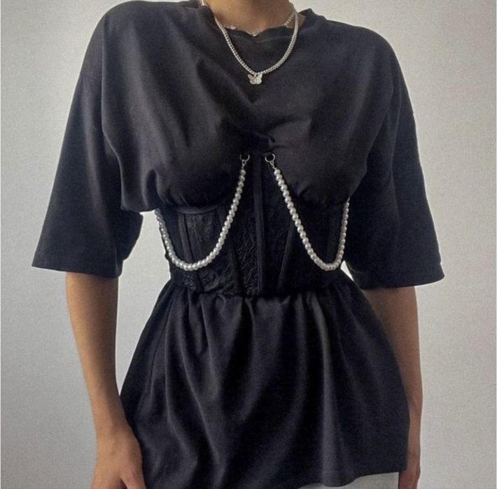 Стильний, жіночий корсет з декоративними перлинами