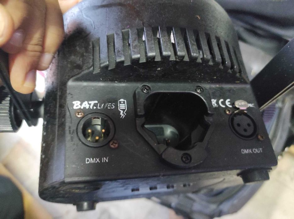 Vendo 4 leds a bateria com duas baterias cada led