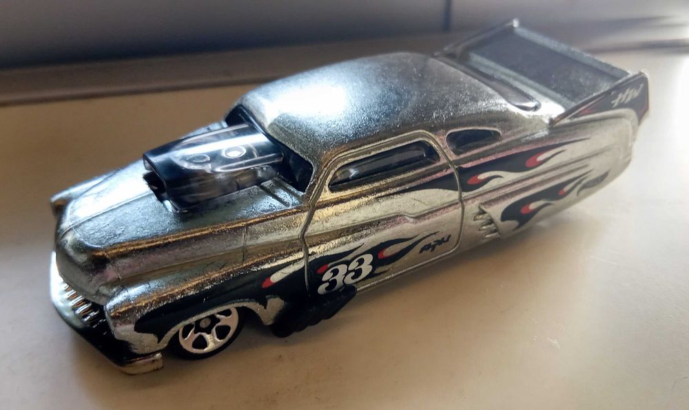 Hot Wheels e outros - 16 carros