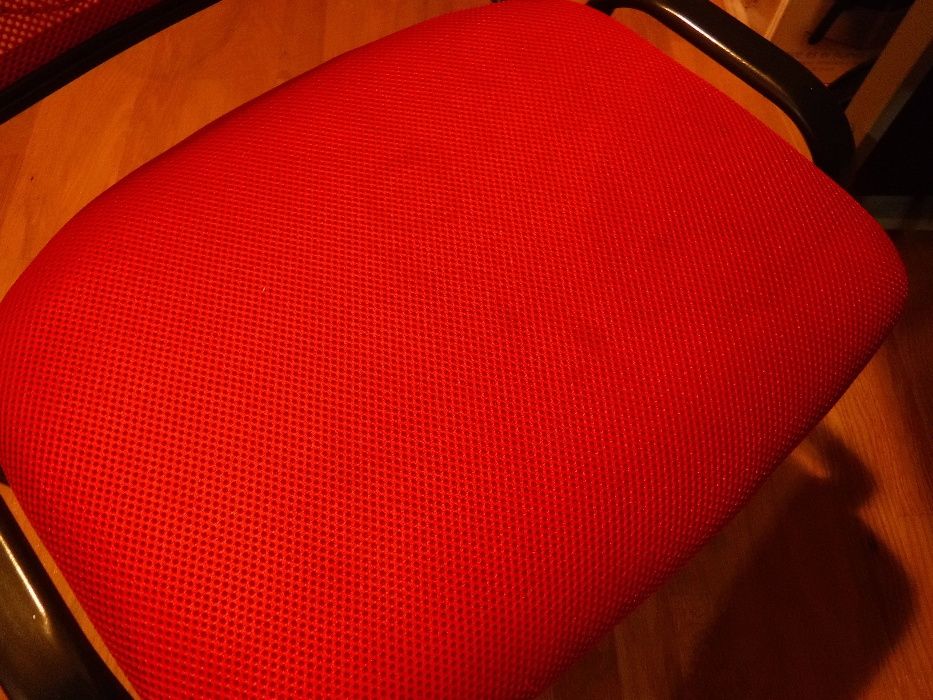 Mesa secretária c/ canto e duas cadeiras