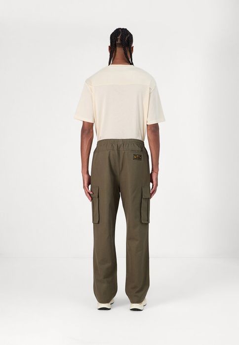 Spodnie bojówki ciemnozielone New Era M