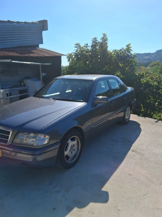 Vendo Mercedes 220 Diesel