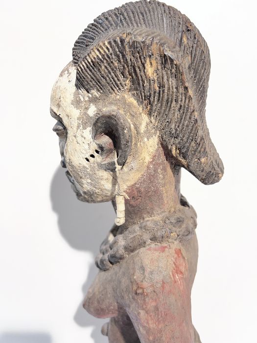 Estátua Tribal Africana em Madeira Esculpida à Mão (~54cm)