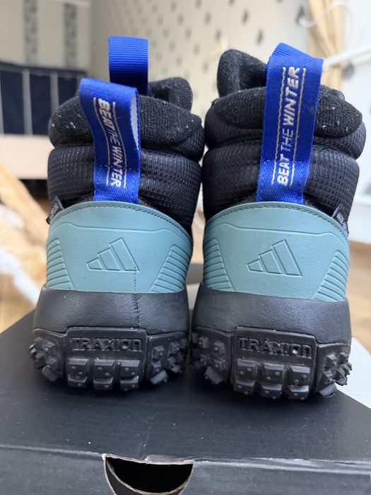Продам зимние ботинки Adidas