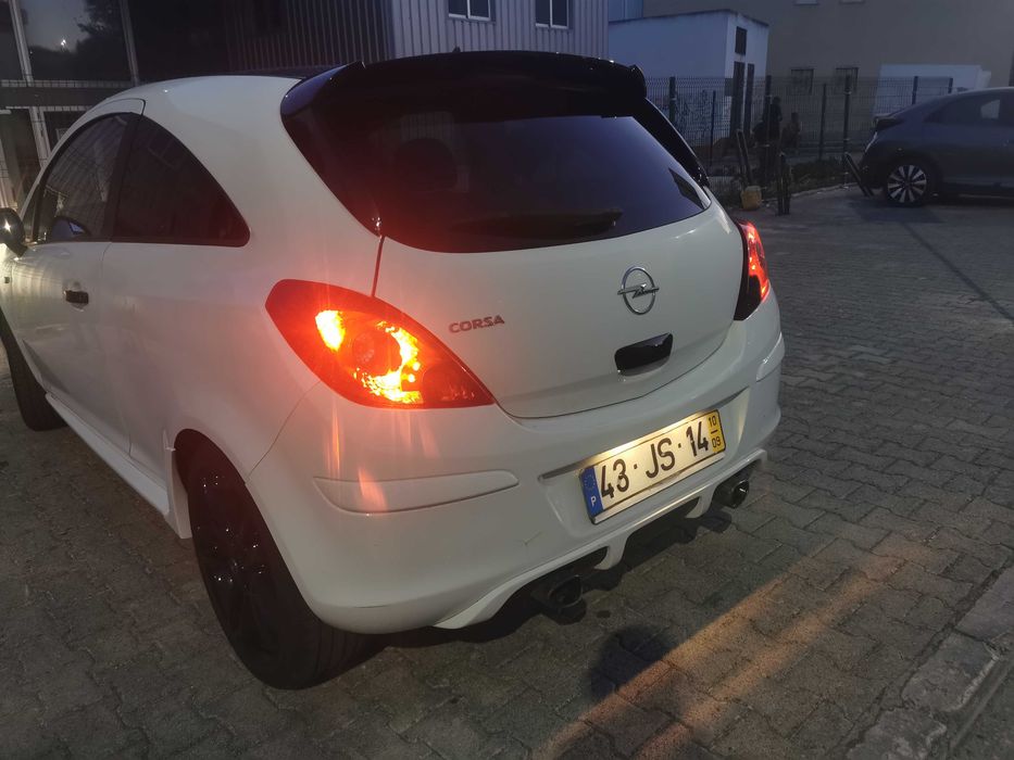 Opel corsa 1.4 Black Edition