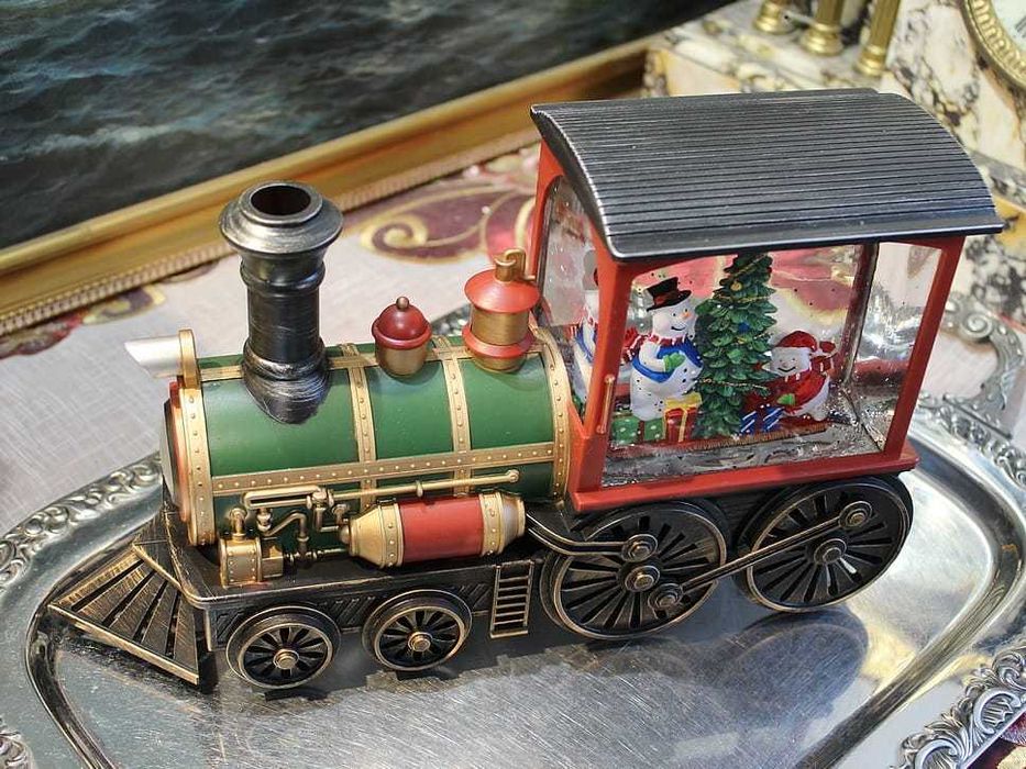 Lokomotywa świąteczna z bałwankami i choinką LED pozytywka pociąg
