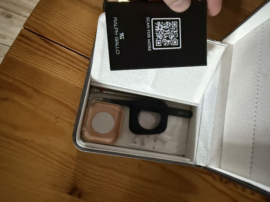 Ralph Giallo Etui Apple Watch 45 mm Toro złoto-czarne
