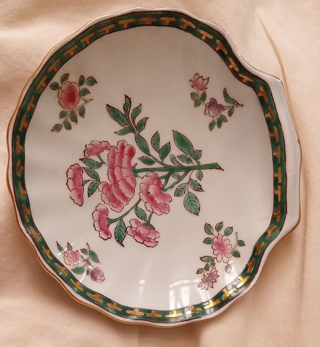 Cinzeiro em concha de porcelana pintada à mão