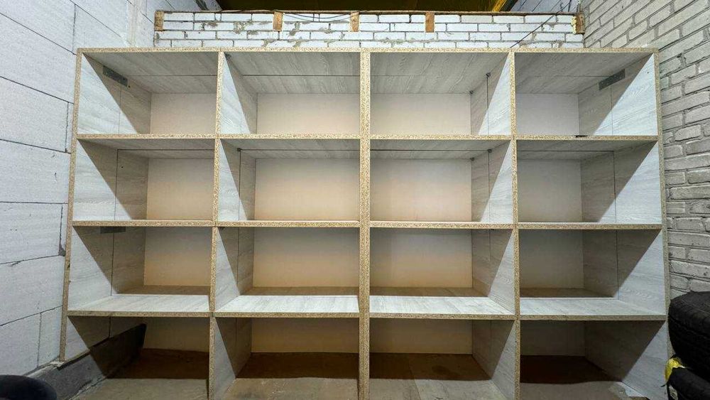 Стелажі на товар товсті дсп як нові  (2.10х1.75х0.35м)