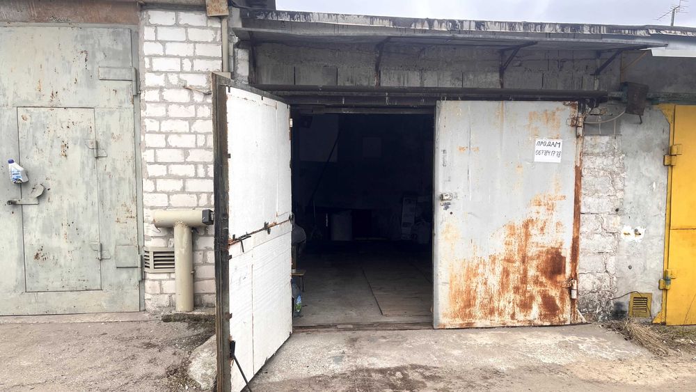 Повноціний цегляний гараж