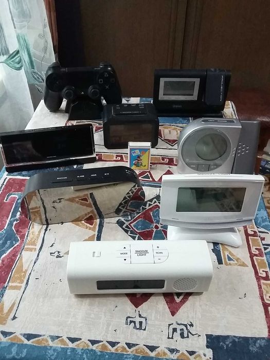 Часы настольные и настенные,кварц и механика.