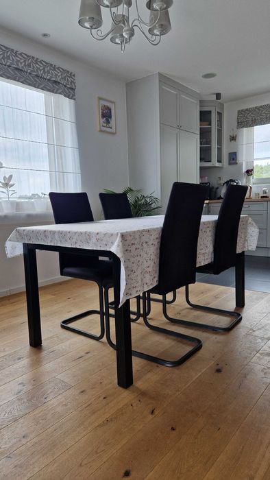 Krzesło AMI F6213 Meble Agata - 4 szt. - czarne - na płozie