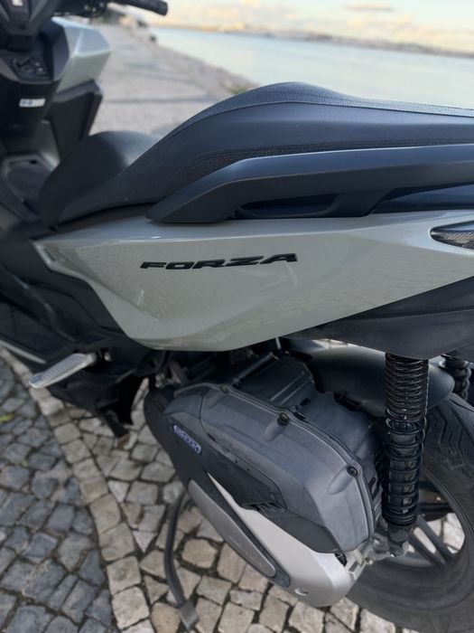 Honda Forza 125 - Excelente estado
