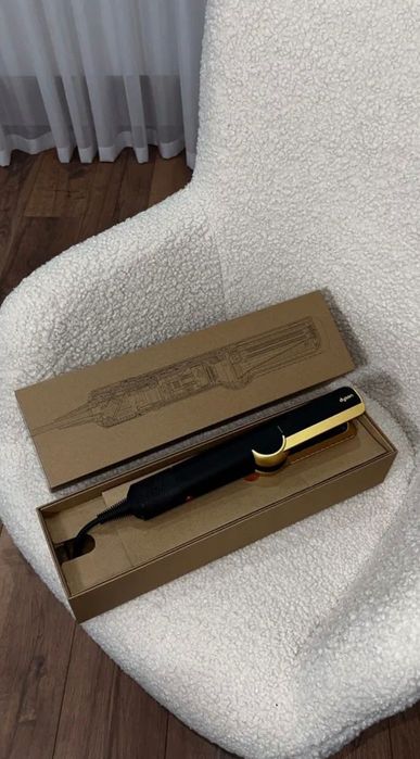 Dyson Airstrait в фиолетовом цвете