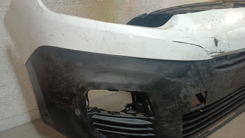 Vendo parachoque de frente citroen Berlingo ano 2019/23