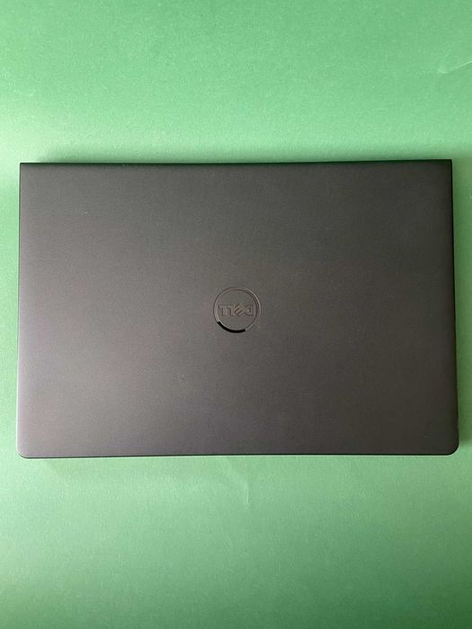 Dell Inspiron 15 | i5-8250U | AMD Radeon 520 4GB | 240GB SSD | 8GB DDR4