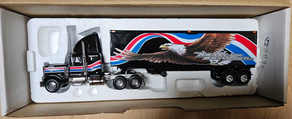 Harley-Davidson colecção motas 1/18, na caixa