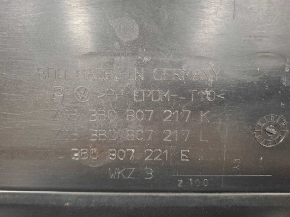 Zderzak przód przedni VW Passat B5 FL spryski LA7W srebrny