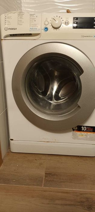 Máquina de lavar e refrigerador