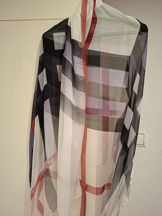 Szal Burberry jedwab duzy