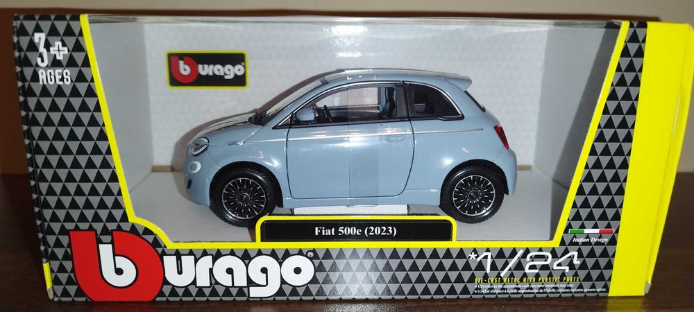 Bburago Fiat 500e Met. Blue 2023r, skala 1:24.