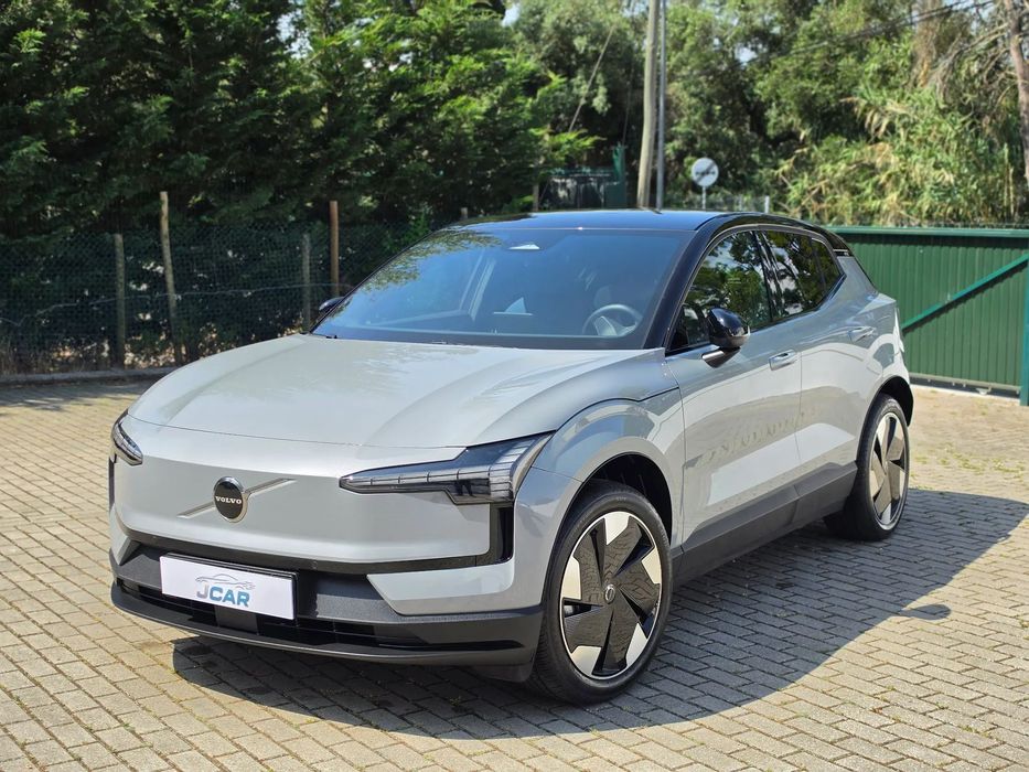 Volvo EX30 Single Motor Extended Range RWD Plus