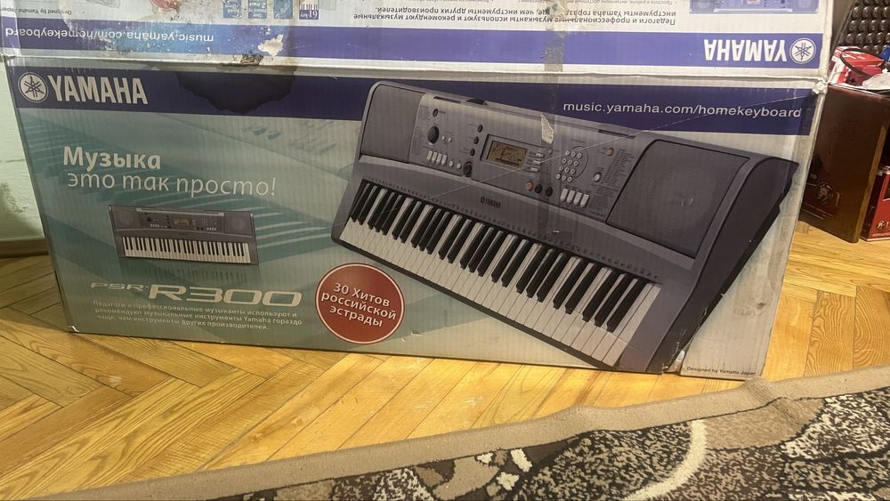 Синтезатор YAMAHA R300