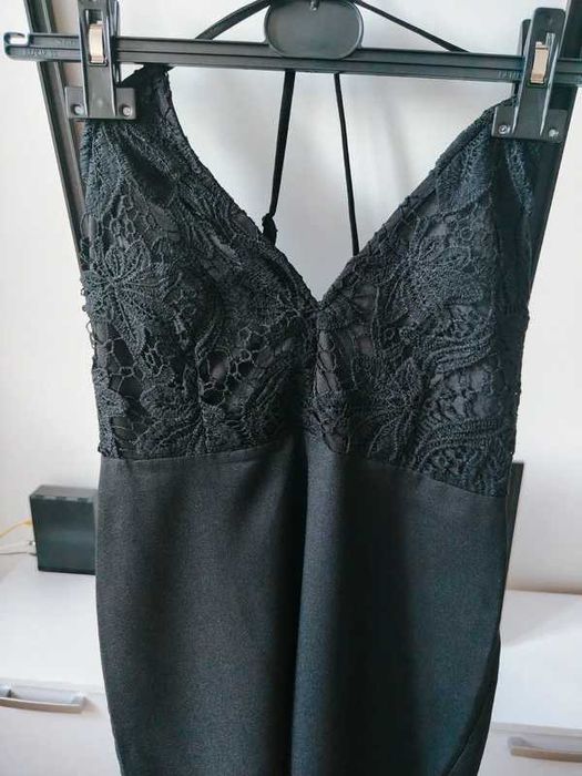 Czarny kombinezon z koronką, dekoltem Prettylittlething rozmiar 8 (36)