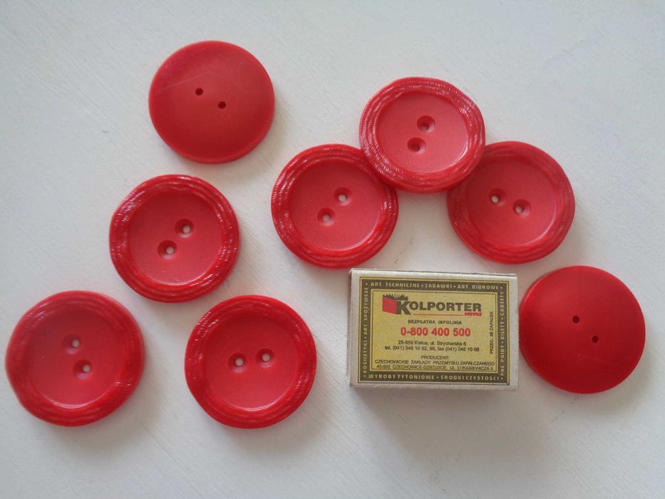 Duże guziki czerwone - średnica 4,3 cm - 8 sztuk