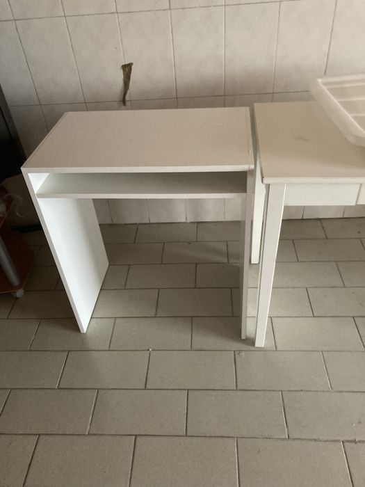 Mesas brancas em bom estado