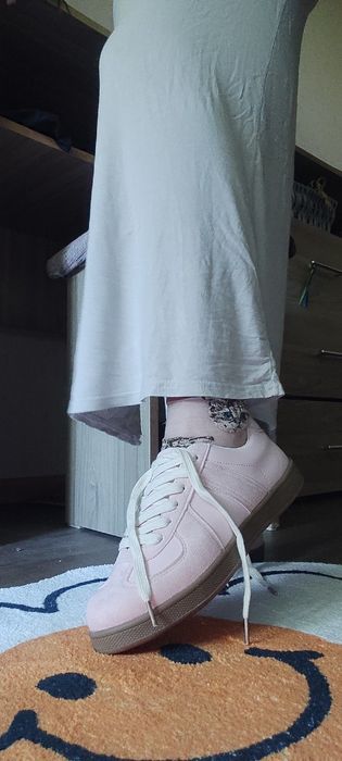 Кросівки  рожеві стильні