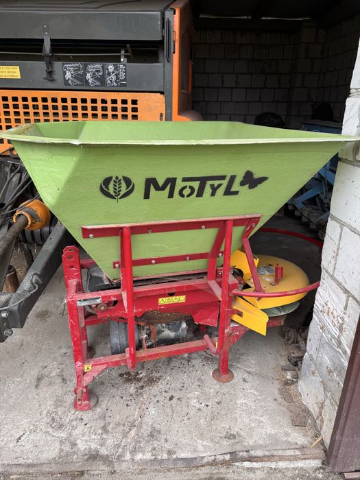 Rozsiewacz nawozu POM Augustów MOTYL N031M/1 2019 r