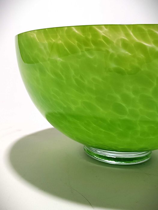 Taça decorativa em vidro verde – elegante e moderna (Nova)