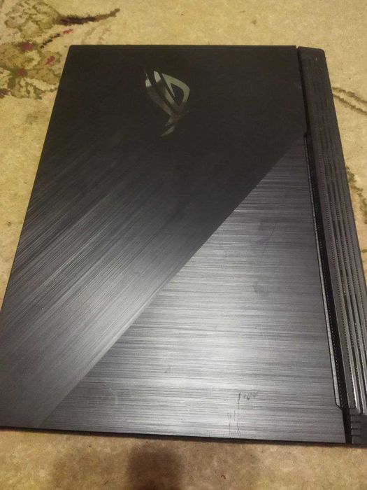 Asus rog strix g712l i7 rtx 2060