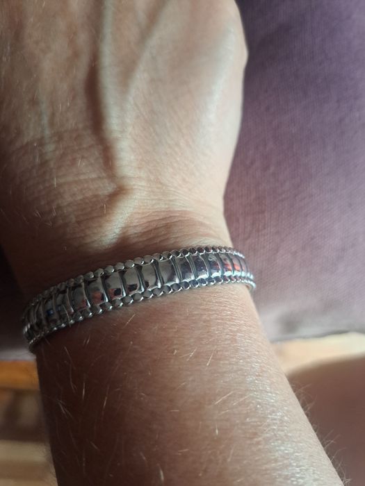 Pulseira em aço, nova