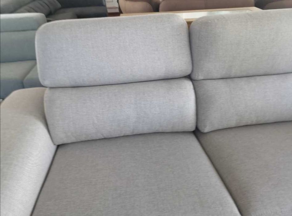 Sofá totalmente novo, bancos deslizante, apoios cabeça ajustáveis