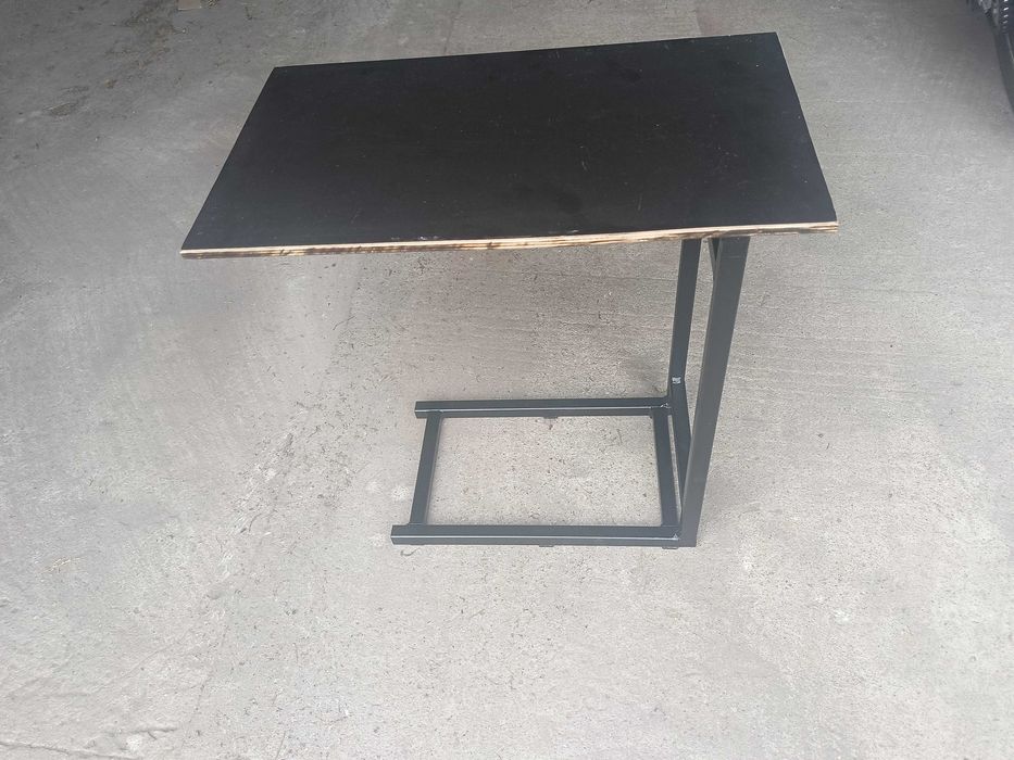 stolik kawowy pod łóżko