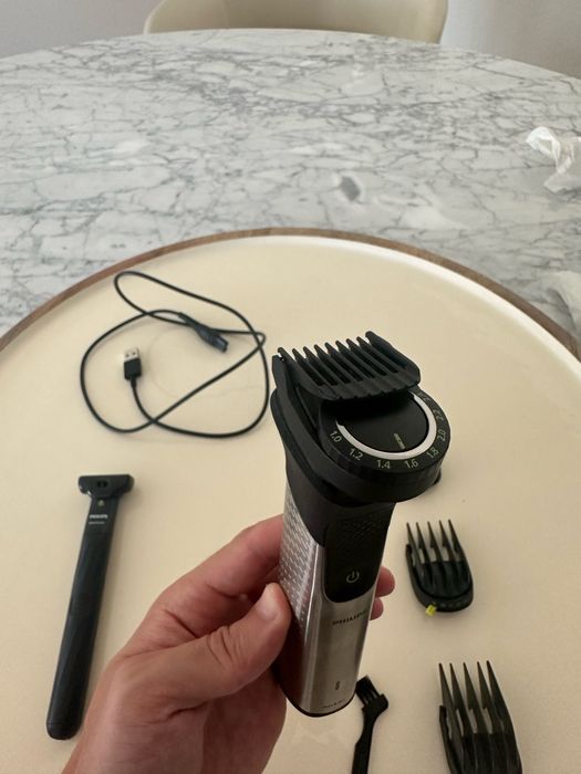Aparador Multifunções Phillips MG9553/15 + One Blade (barba,cabelo, corpo)