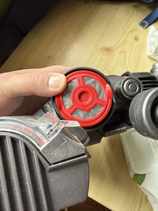 Dyson v 8 пилосос