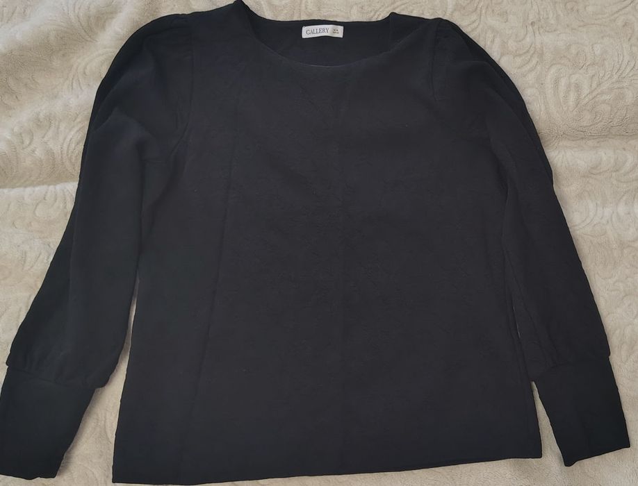 Лот жіночих речей