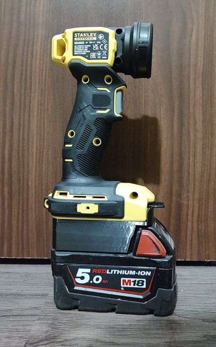 Adapter Stanley Fatmax V20 na baterie Milwaukee M18