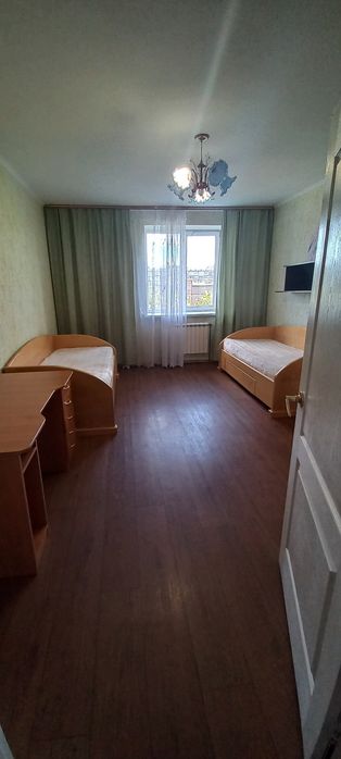 Сдам  3х ком кв  возле Дарницк рынка,убежище в доме ,6 эт бойлер