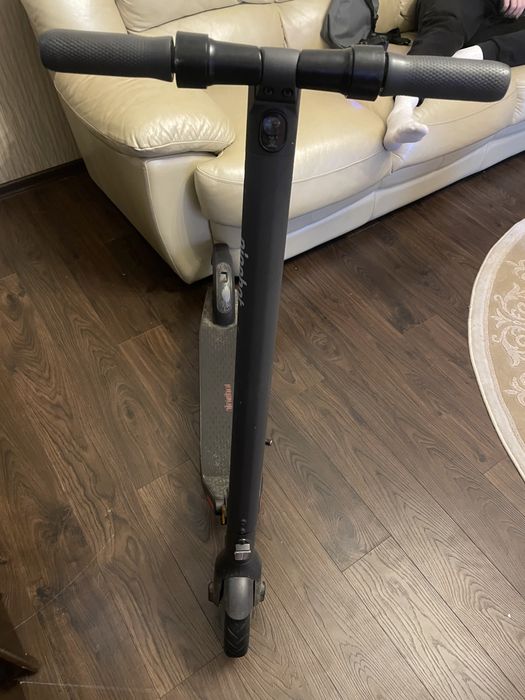 Алектро самокат ninebot