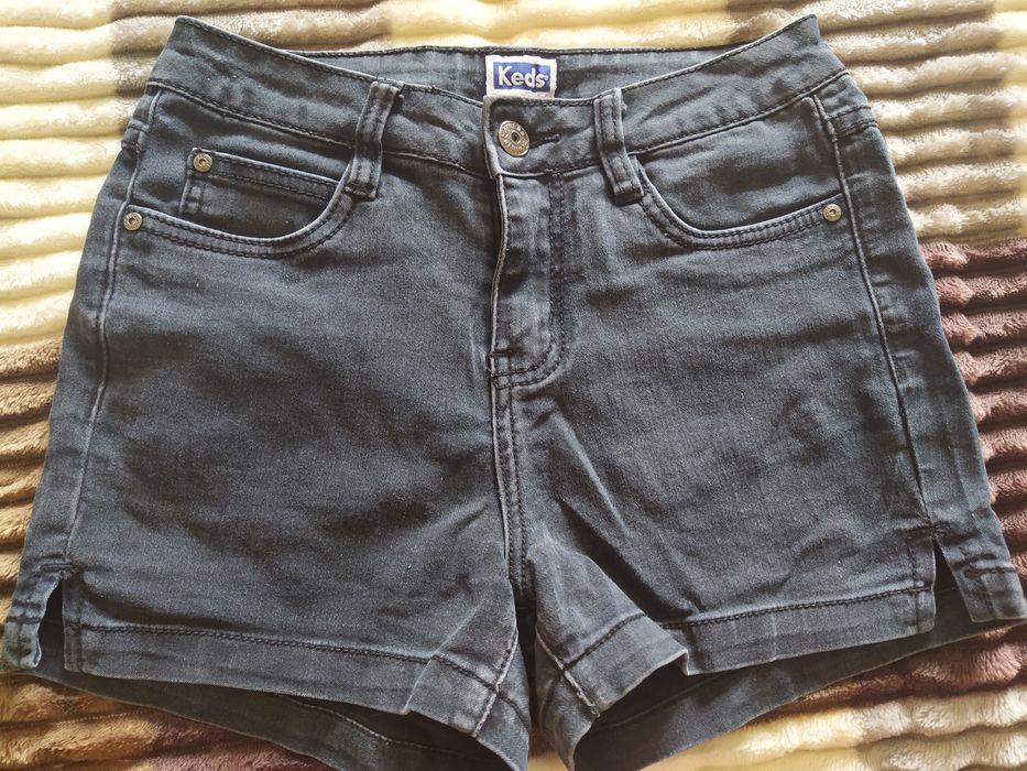 Шортики на дівчину