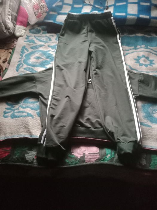 Жіночий спортивний костюм