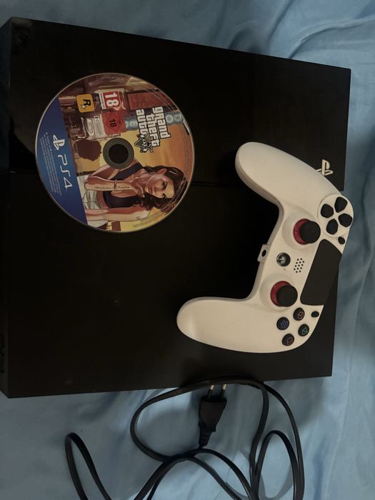 Ps4 500gb com comando + GTA V